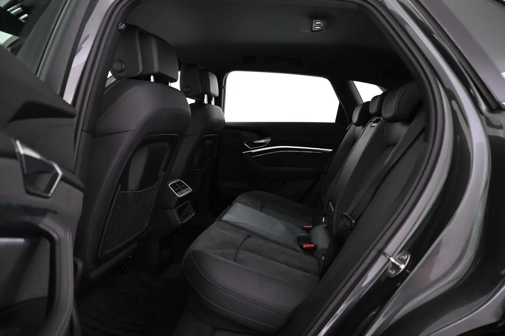 Car Image - 1FZeuwGLHClOuGovfRAln8