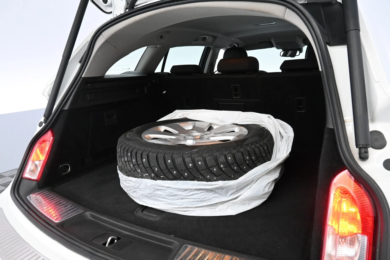 Car Image - 64JvVIGqzJFCCDKbFeNzPy