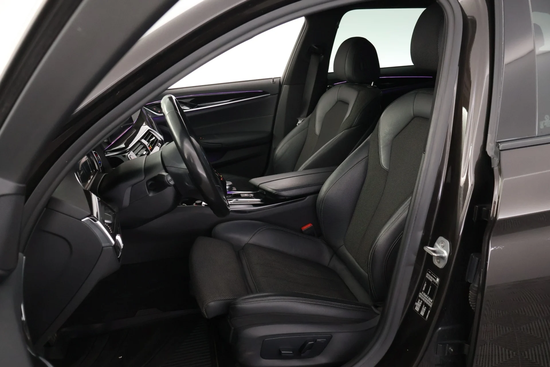 Car Image - 1mA9BMBqMxsvhjS8w4uyXg