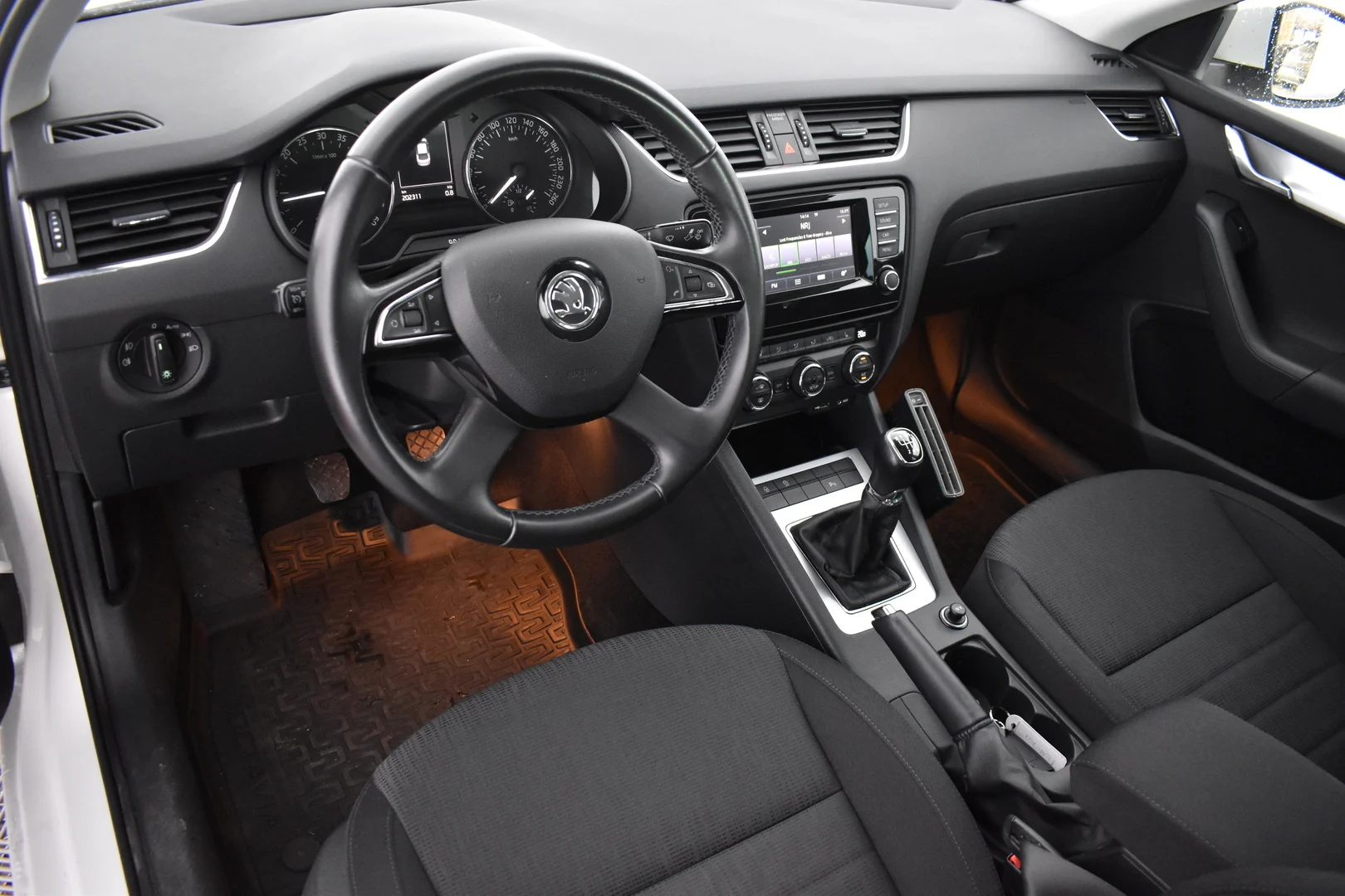 Car Image - 41kXL2qFTcYrToGRmebDNe