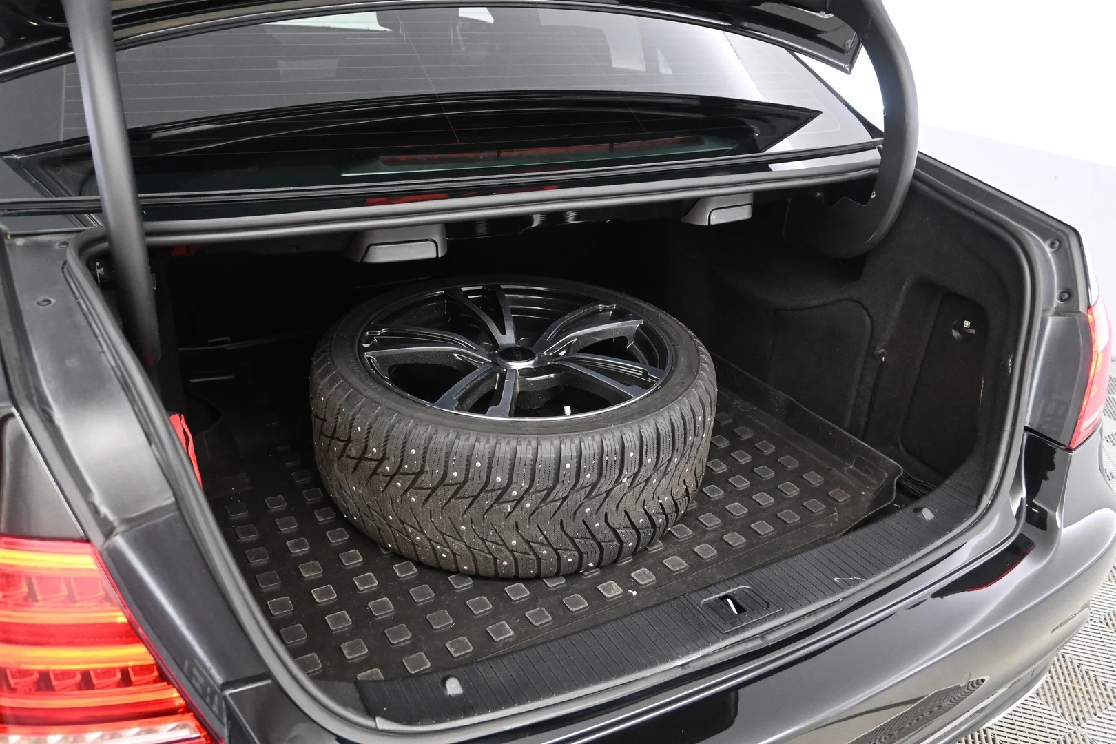 Car Image - 1dSzqDHlSUzuIUhMQIHyUO