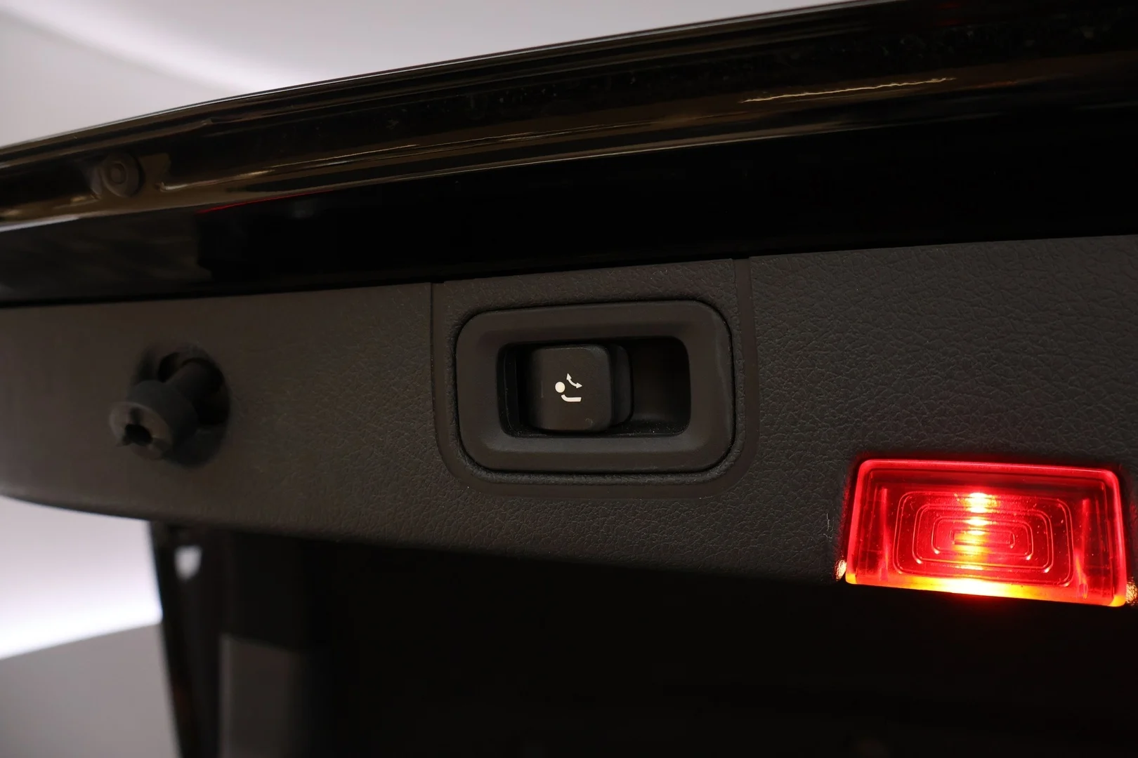 Car Image - hrM2KJwRO1xD3bVzeC21L