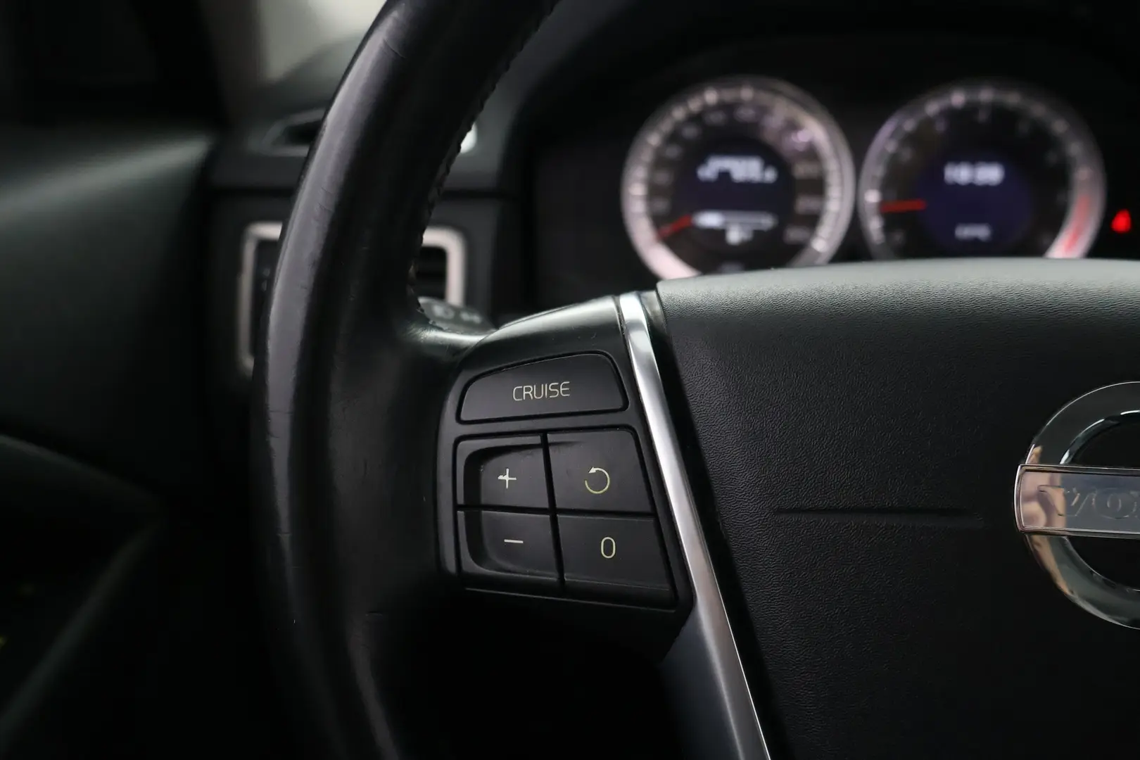 Car Image - 3PwO9ughuMdR1iicjuxD4q
