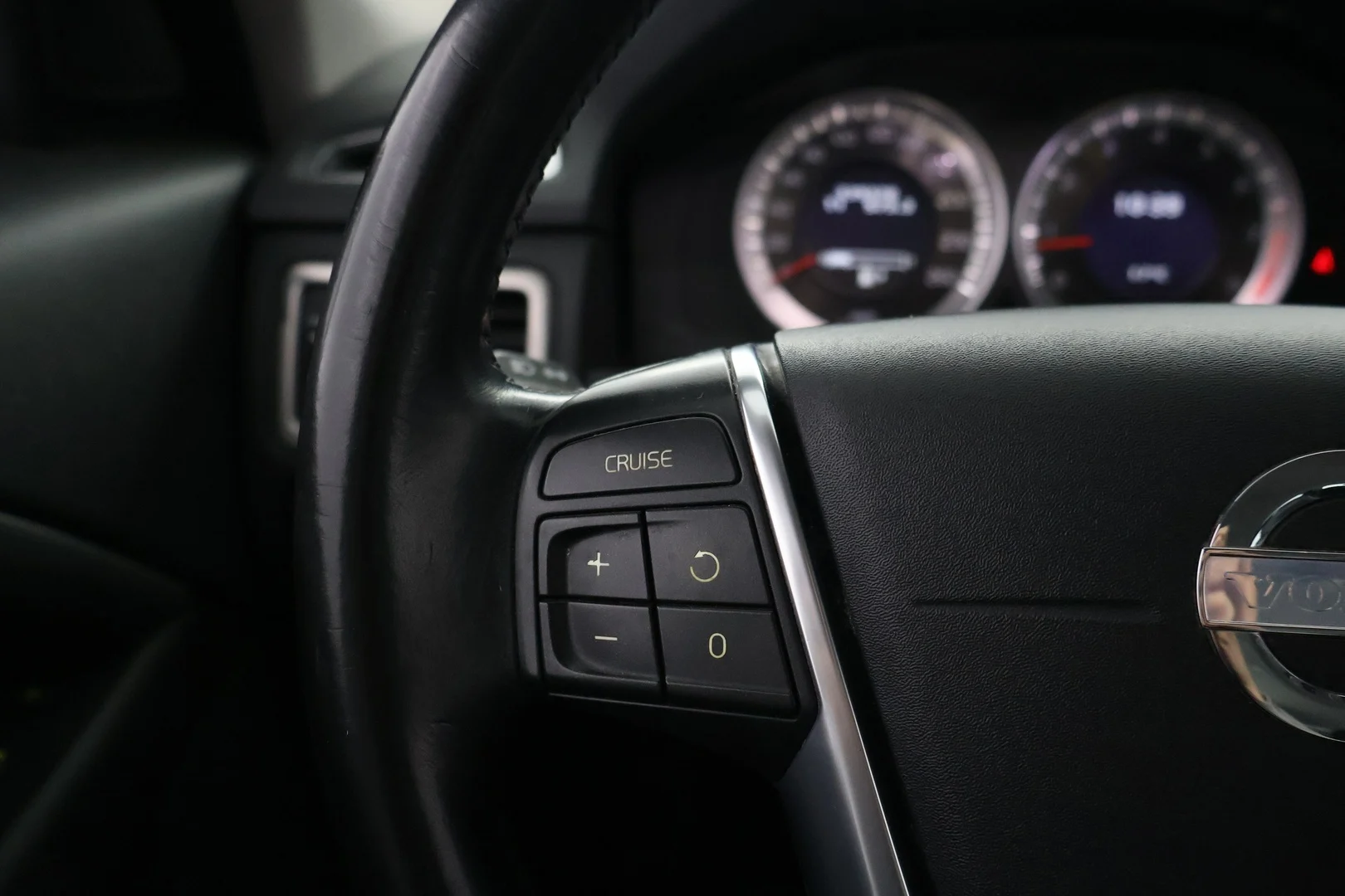 Car Image - 3PwO9ughuMdR1iicjuxD4q