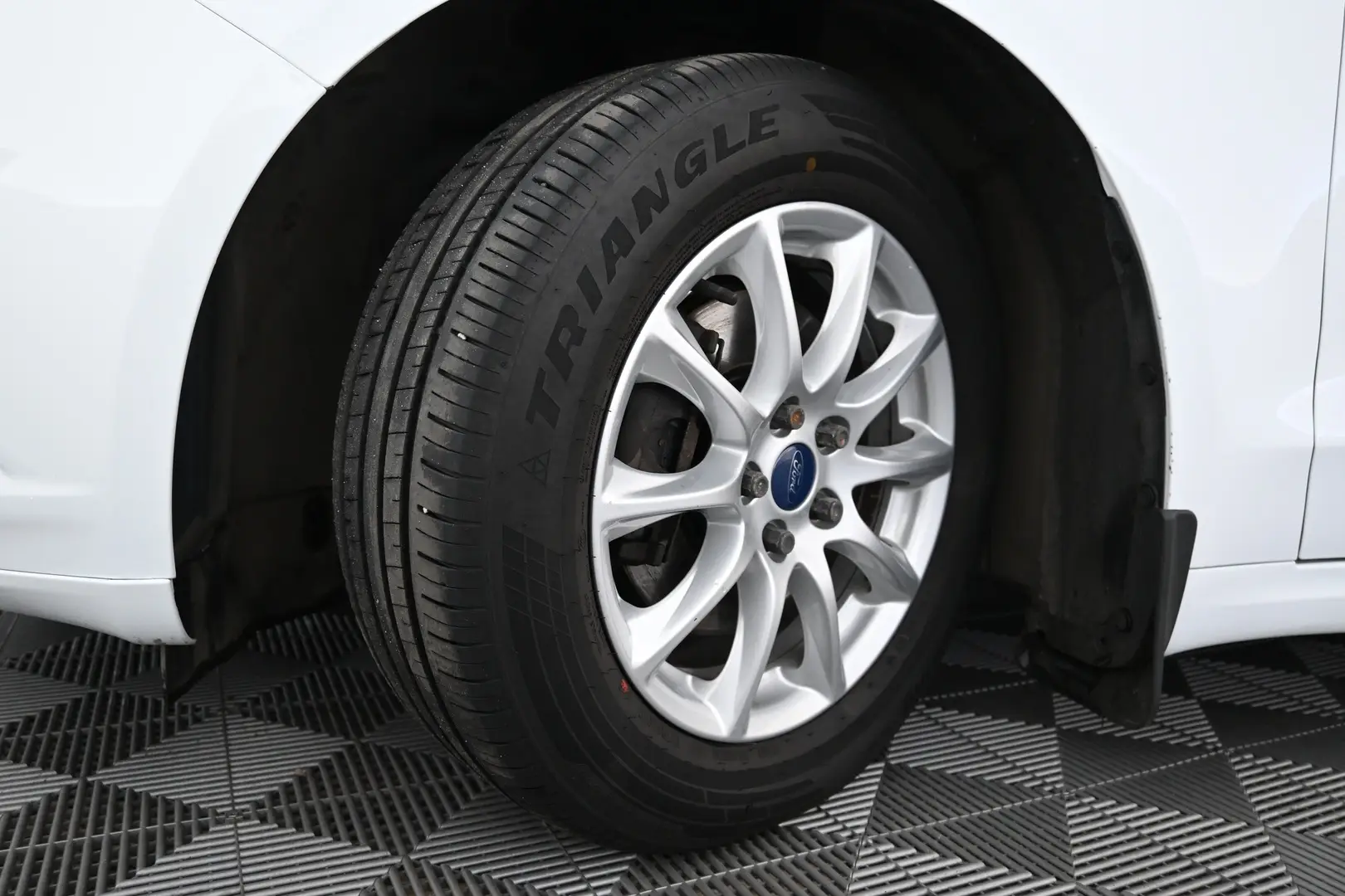 Car Image - 6fXmm6jfspcCfXrKNEWZcB