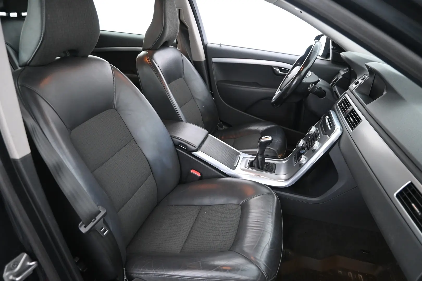 Car Image - 2lHI4omqru2UdJCivRdMUN