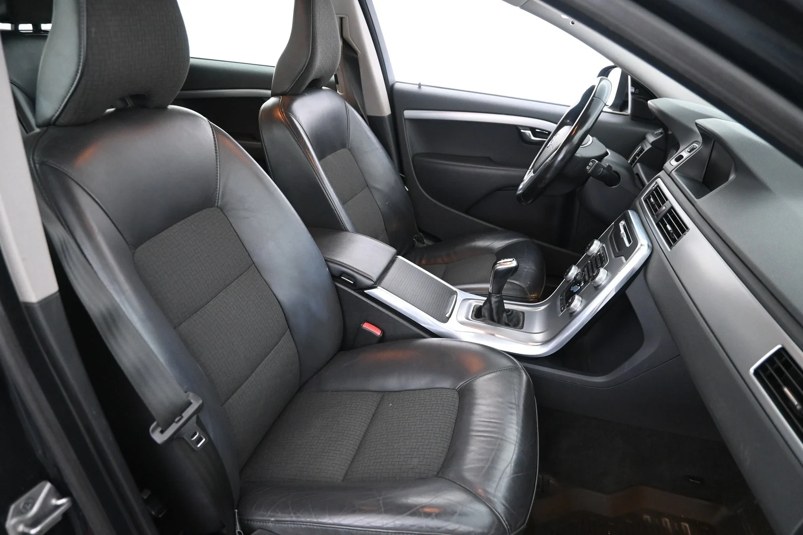 Car Image - 2lHI4omqru2UdJCivRdMUN