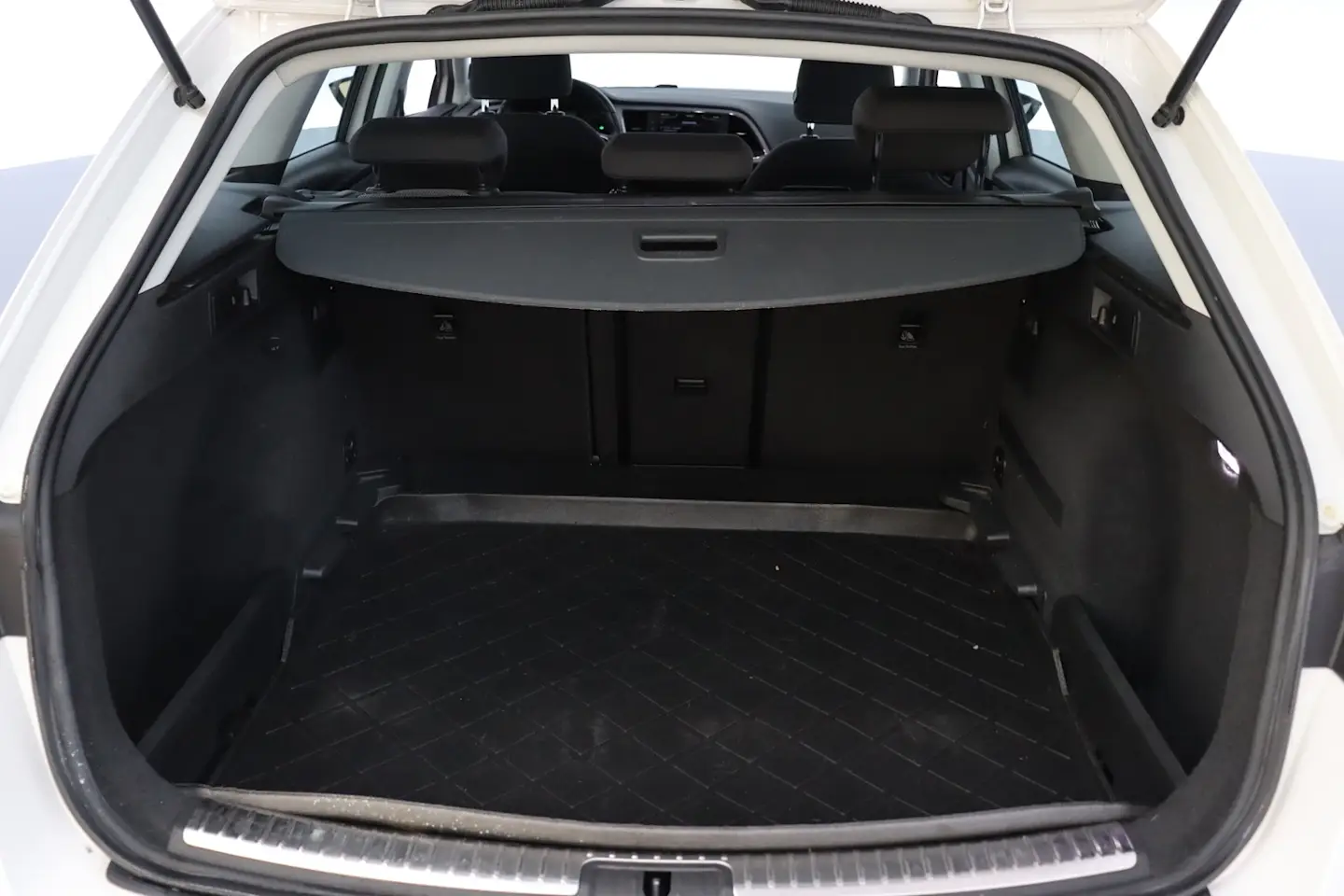 Car Image - 5cY82sDcFQuFPFrjIyVrIg