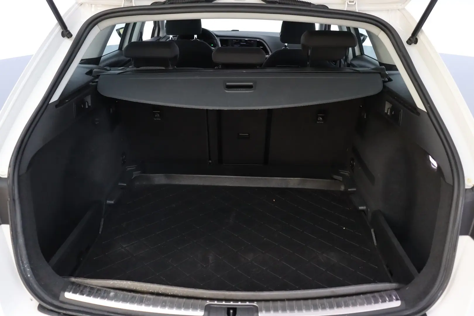 Car Image - 5cY82sDcFQuFPFrjIyVrIg