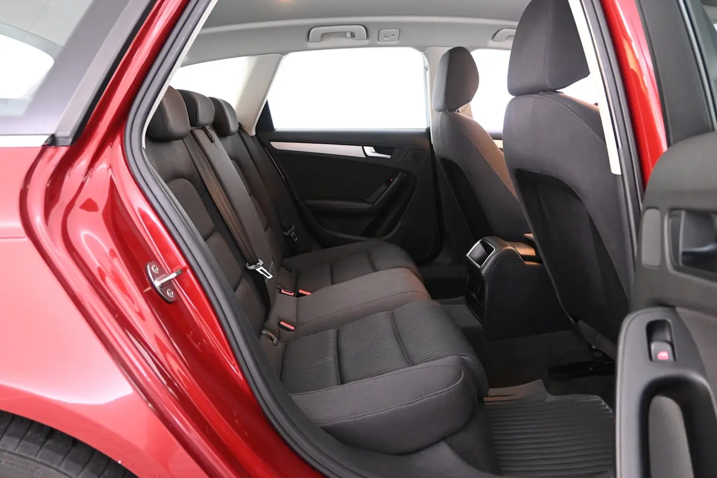 Car Image - 7ATfijNbJRFlU8J0Os5QL8