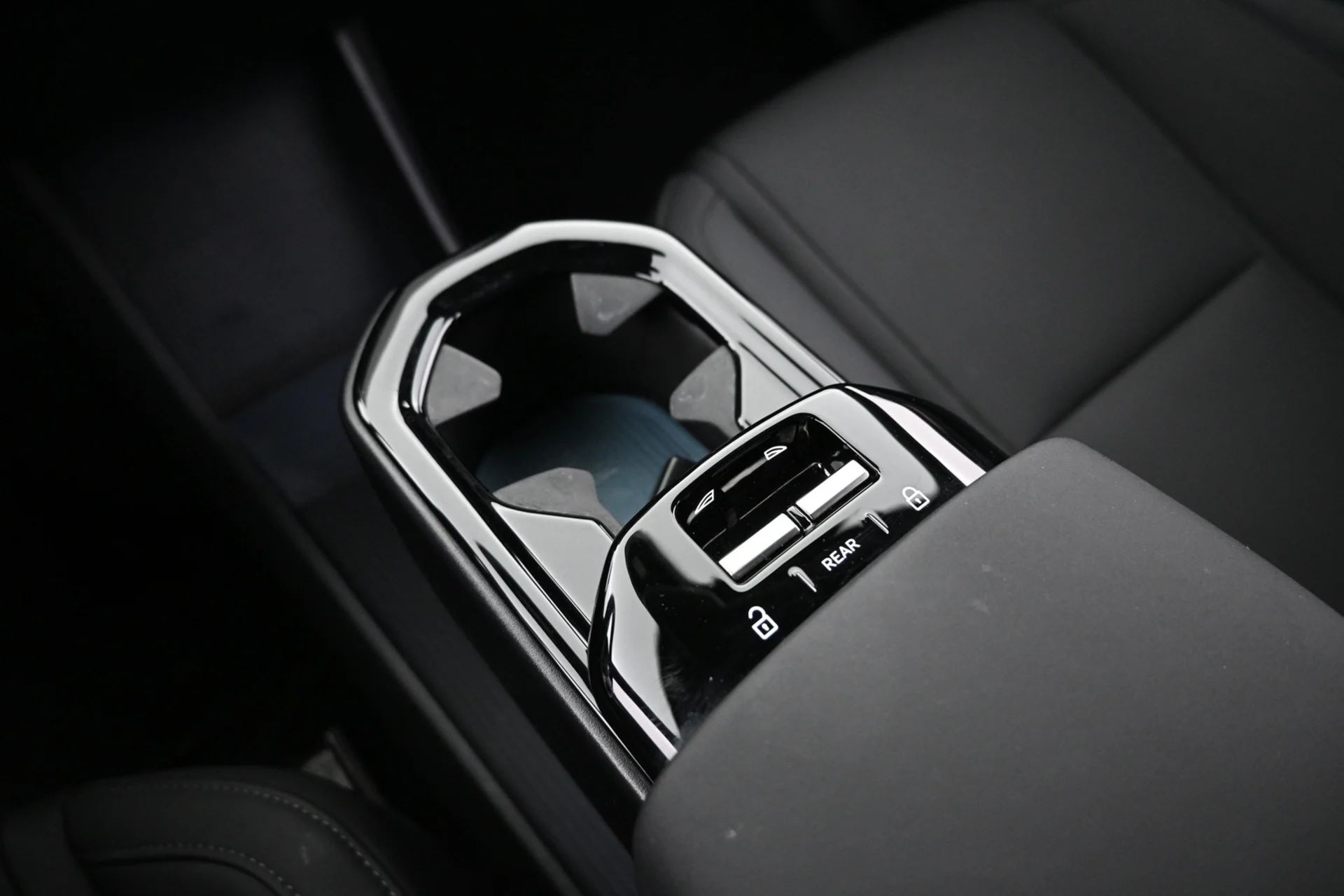 Car Image - 3MT962SBnLPcqZMViPIskL