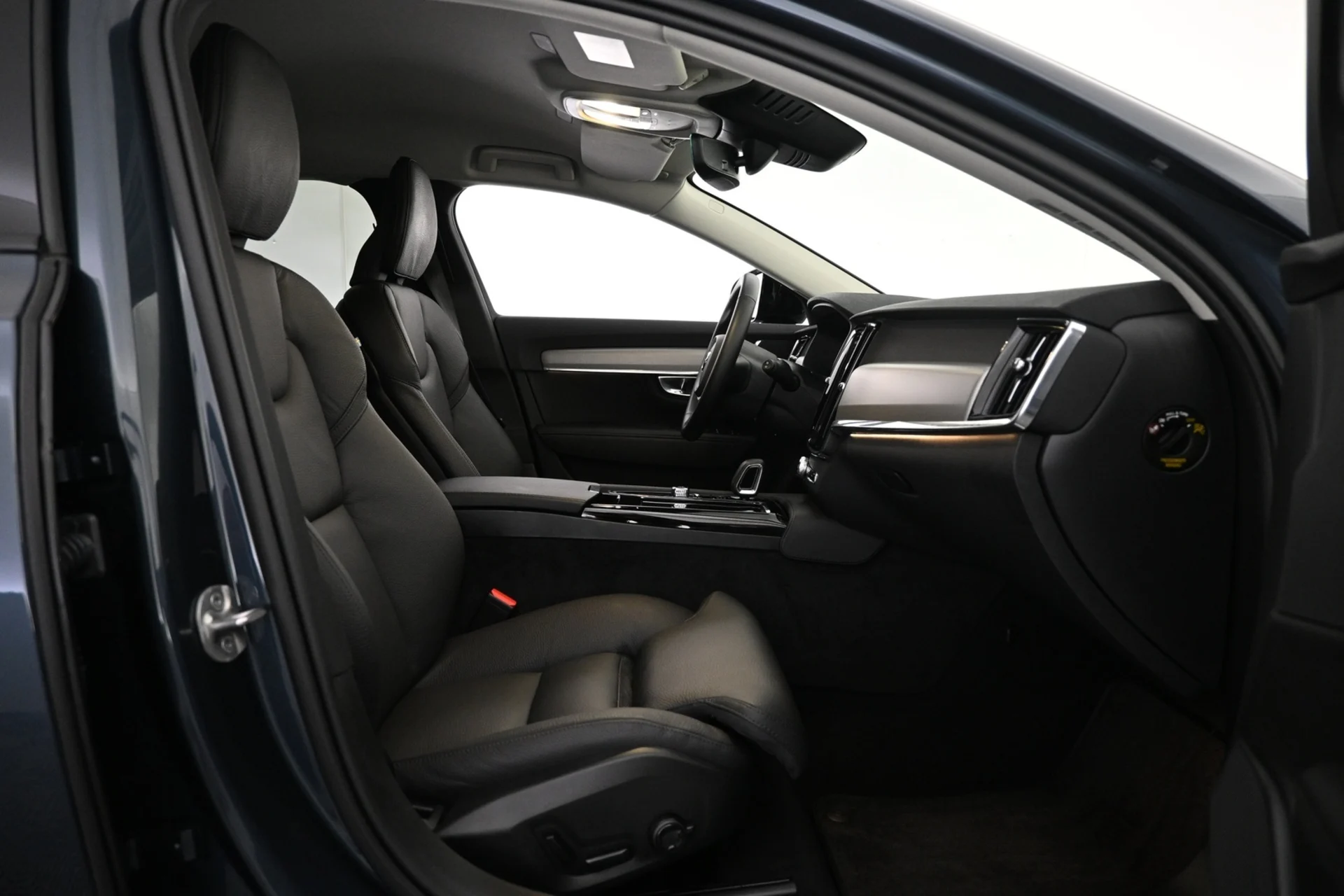 Car Image - 2DhWmu8O5qug3Yfp3sq0je