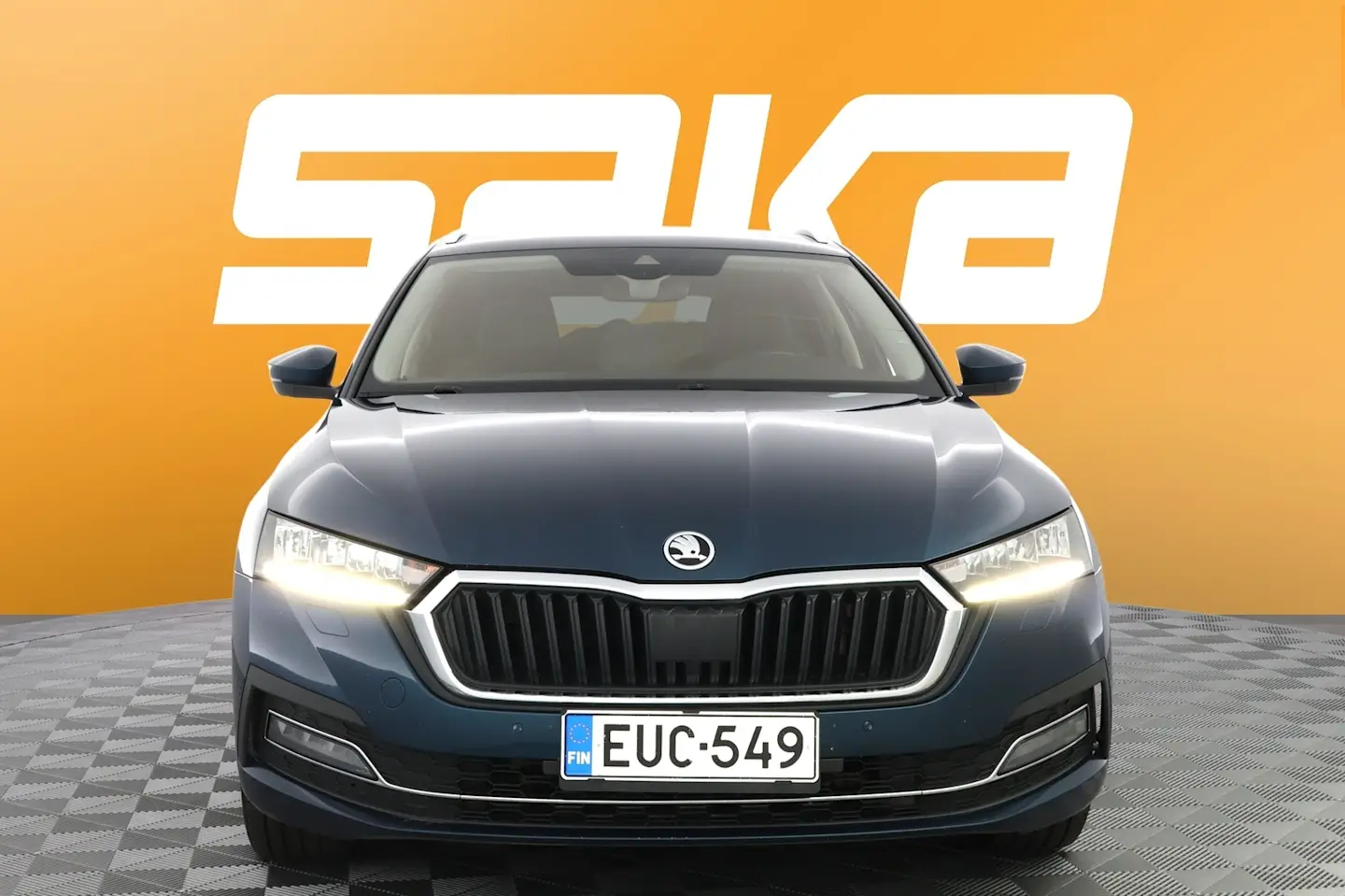 Car Image - 3quGSsFFB9dXdDe9BsKdcb