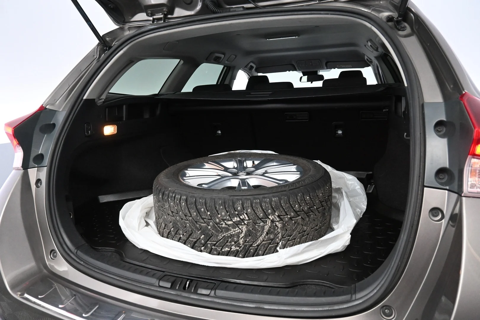 Car Image - 5AVsZ5i8YxVrKvWpiiGGlV