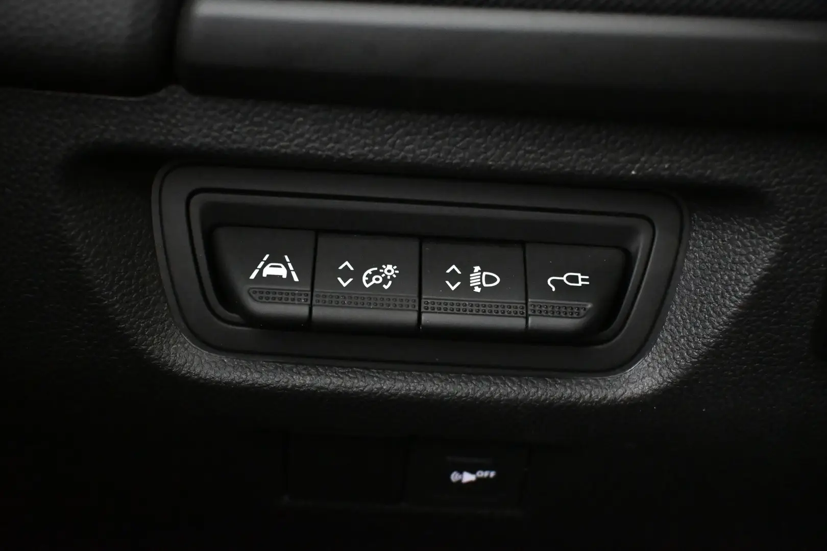 Car Image - 6Cf4auog0C8gOqLicbqN1T