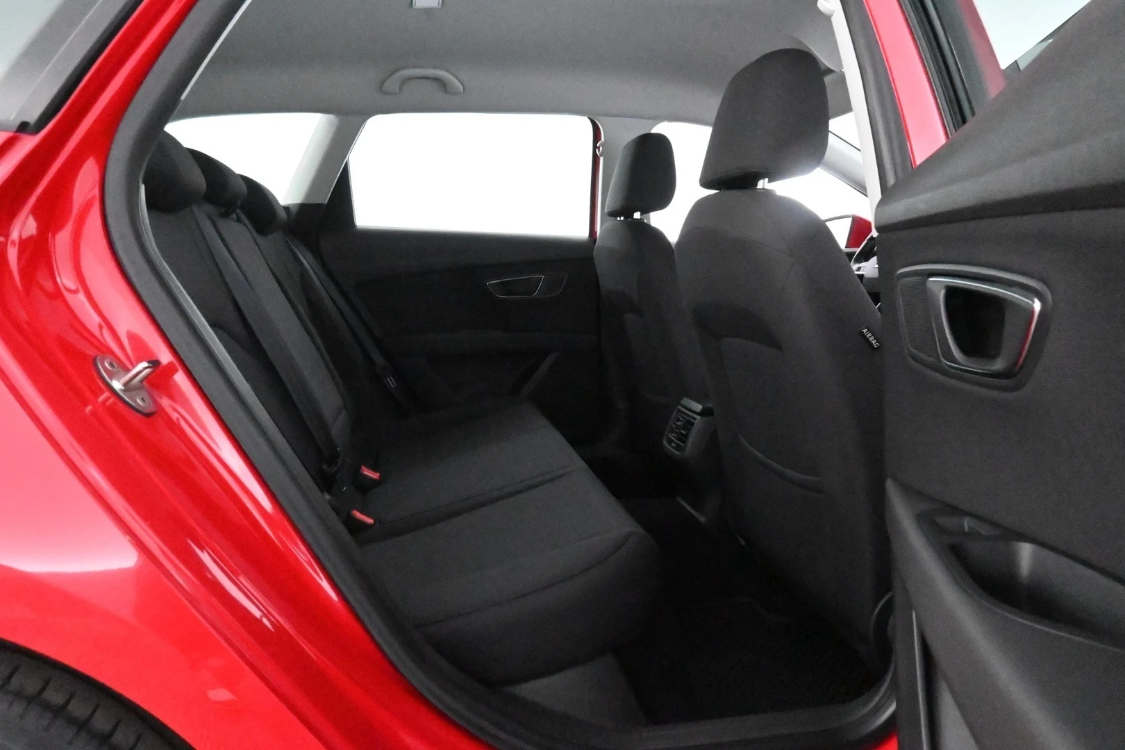 Car Image - 3taOnpiPsMta6NmBdwB9eW