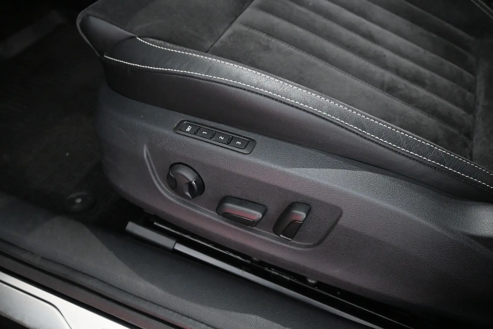 Car Image - zUvqFzreCXsyLiNV7CtkP