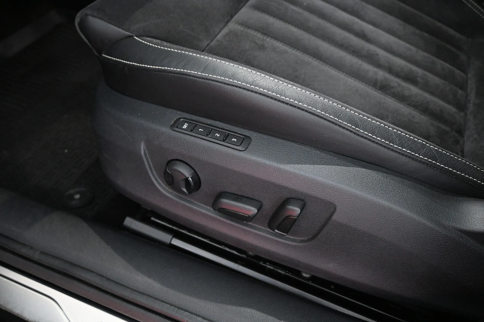Car Image - zUvqFzreCXsyLiNV7CtkP