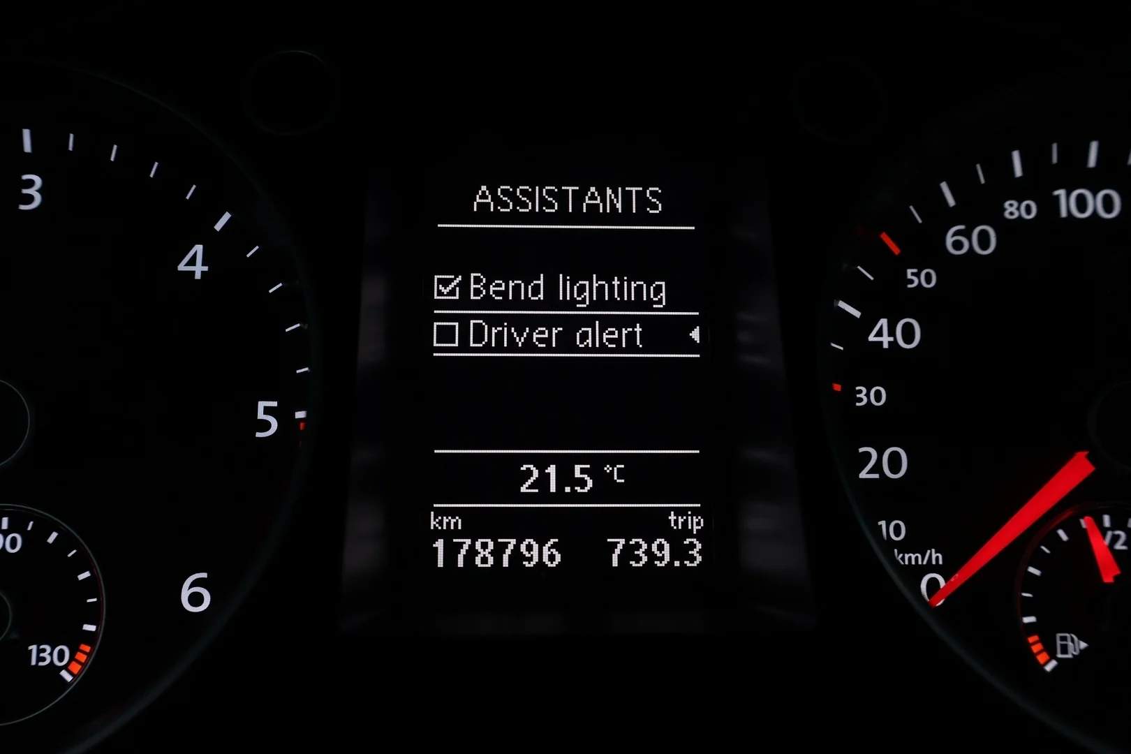 Car Image - 2wQM8zPH1M8Nhjryg4pIwE