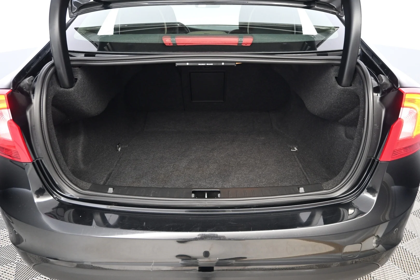 Car Image - 01wMe7ZFgh87vAqNZYT5kn