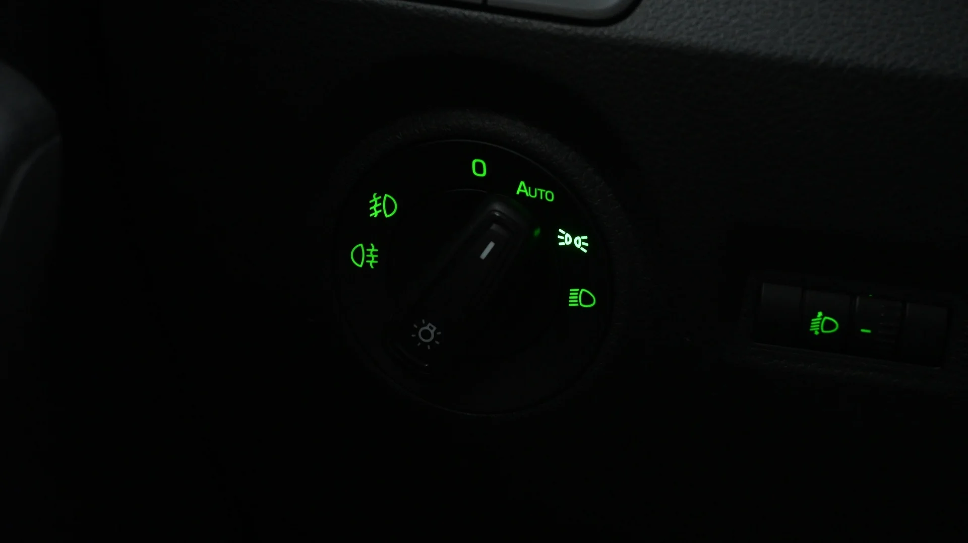 Car Image - 3t0vU4M1kBhniKABHfkFoh