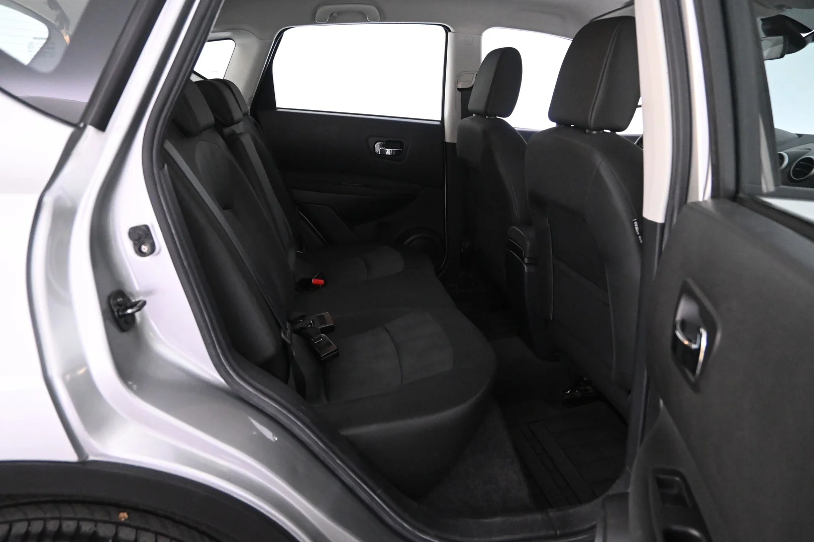 Car Image - 17wj03fBq59DSC4THrWWfd
