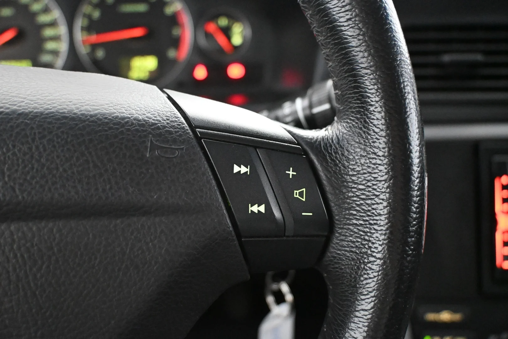 Car Image - 455GD7Y3gRQ19nSN9YUztL