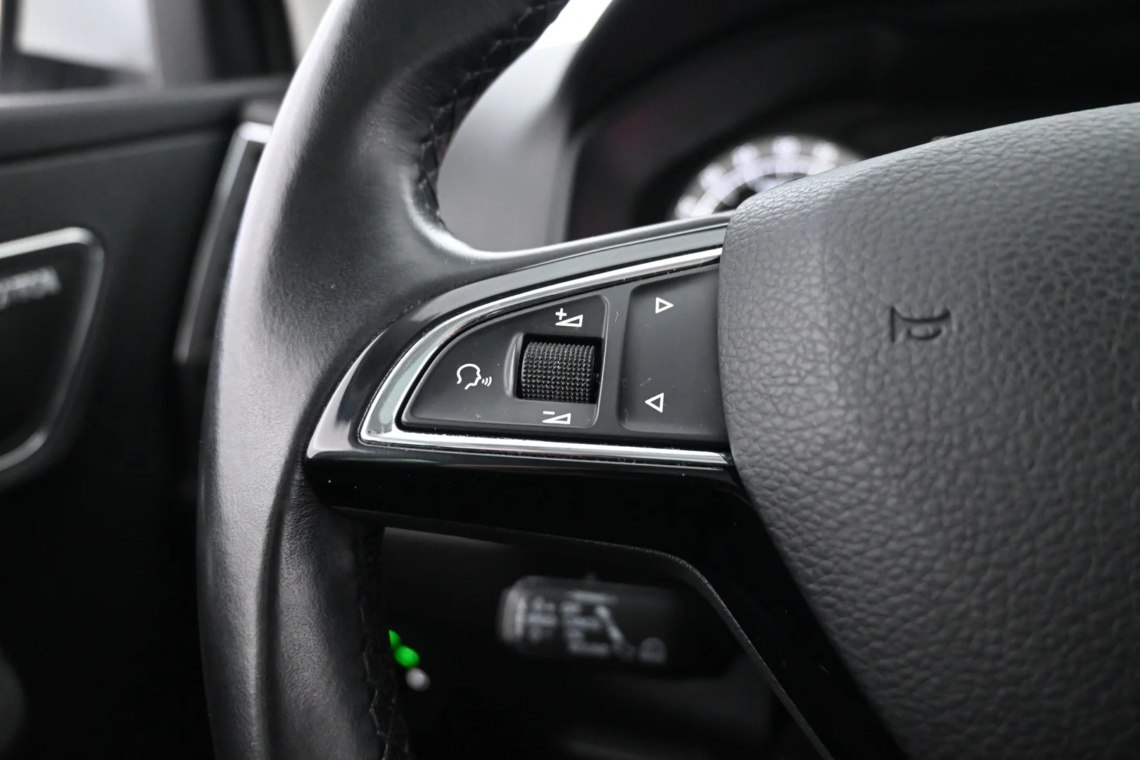 Car Image - 5N0mzvEZeU4yVTrayu20R8