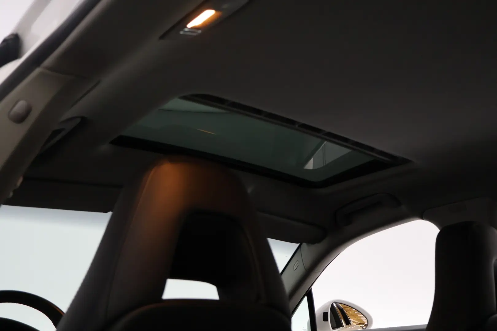 Car Image - 3REbDLzgUs4ohN67jjKiH7