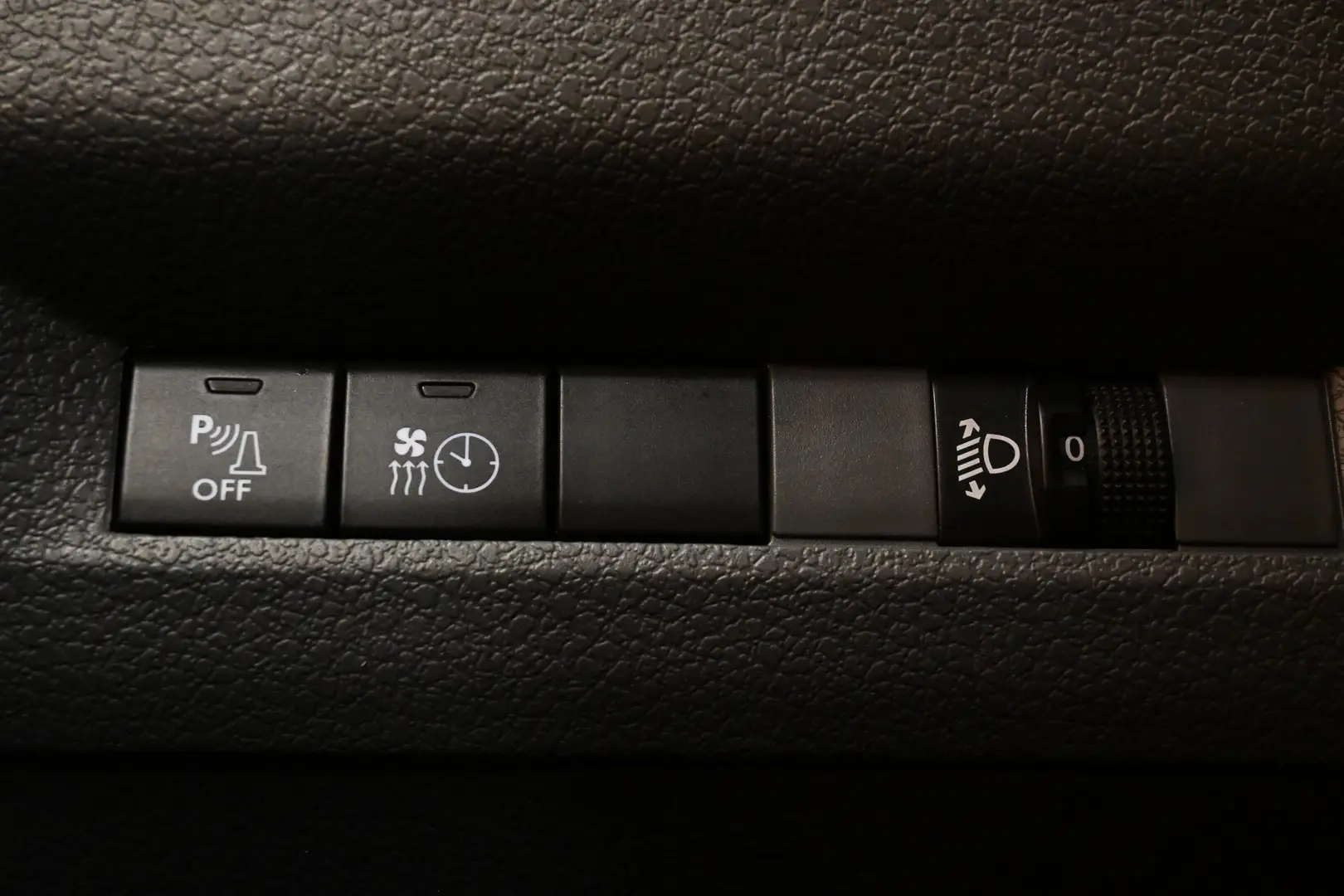 Car Image - 2M320KGY0gGgsQMGsGggDk
