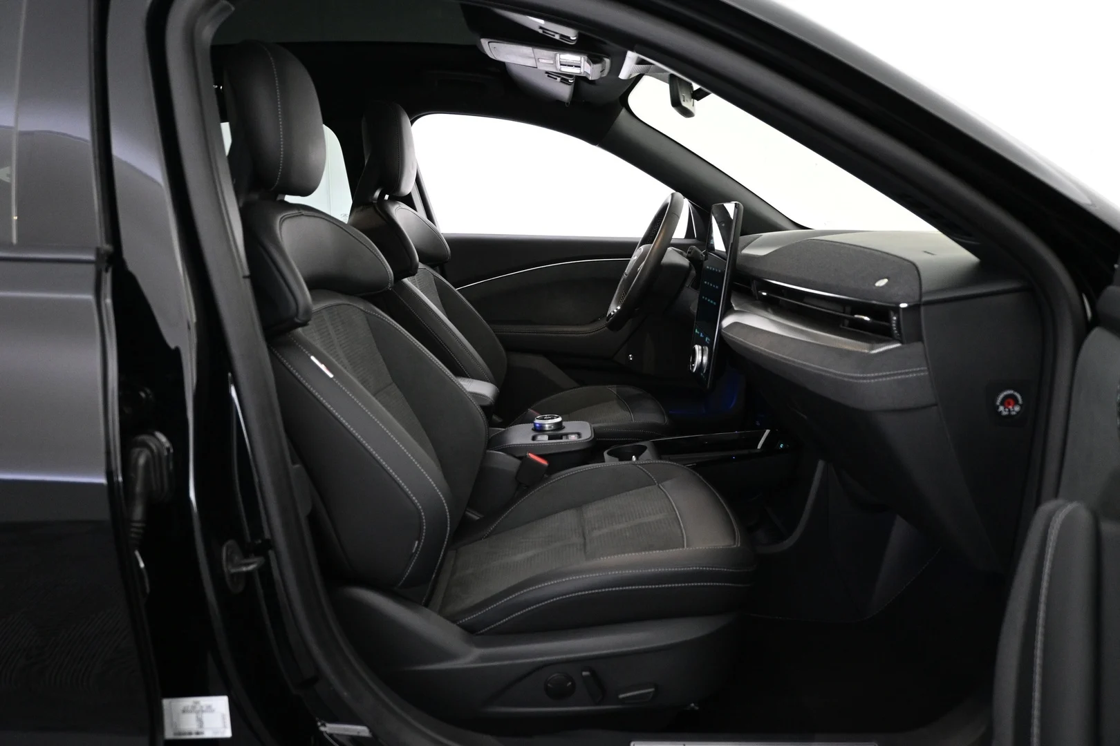Car Image - IzFF5gcAW1HVXhExAle1P