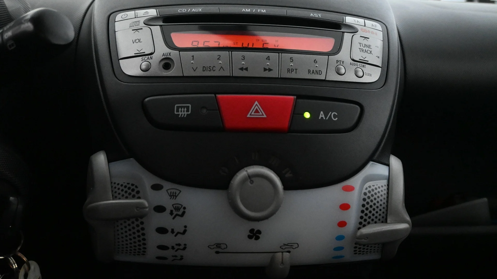 Car Image - 3Os20VIJgbL0ULsdQOJFaD
