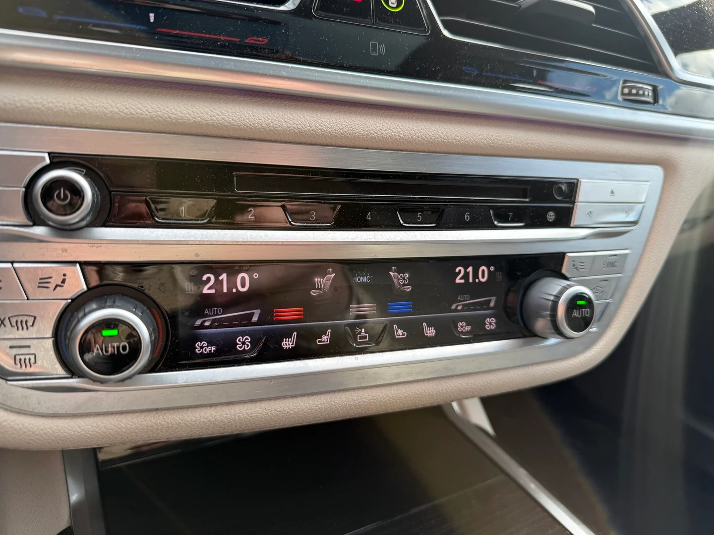 Car Image - 1U5VkhfU4Q1UwrINGQCxbU