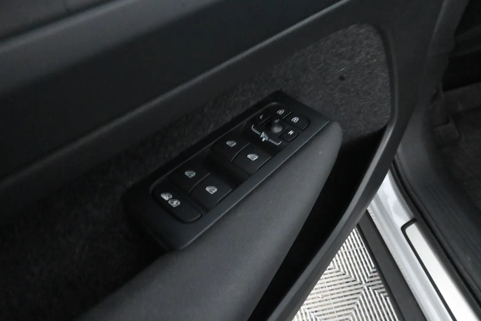 Car Image - 6ijZGV1FDaHjFK1sFQ4Sl4