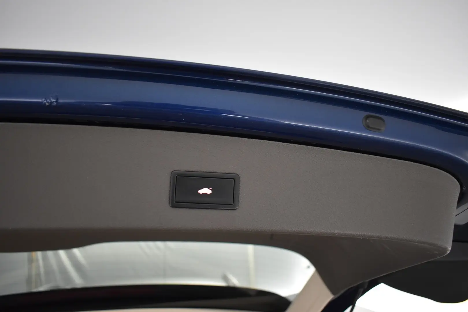 Car Image - 3ReWUYi70AcWMrYCBkge7u