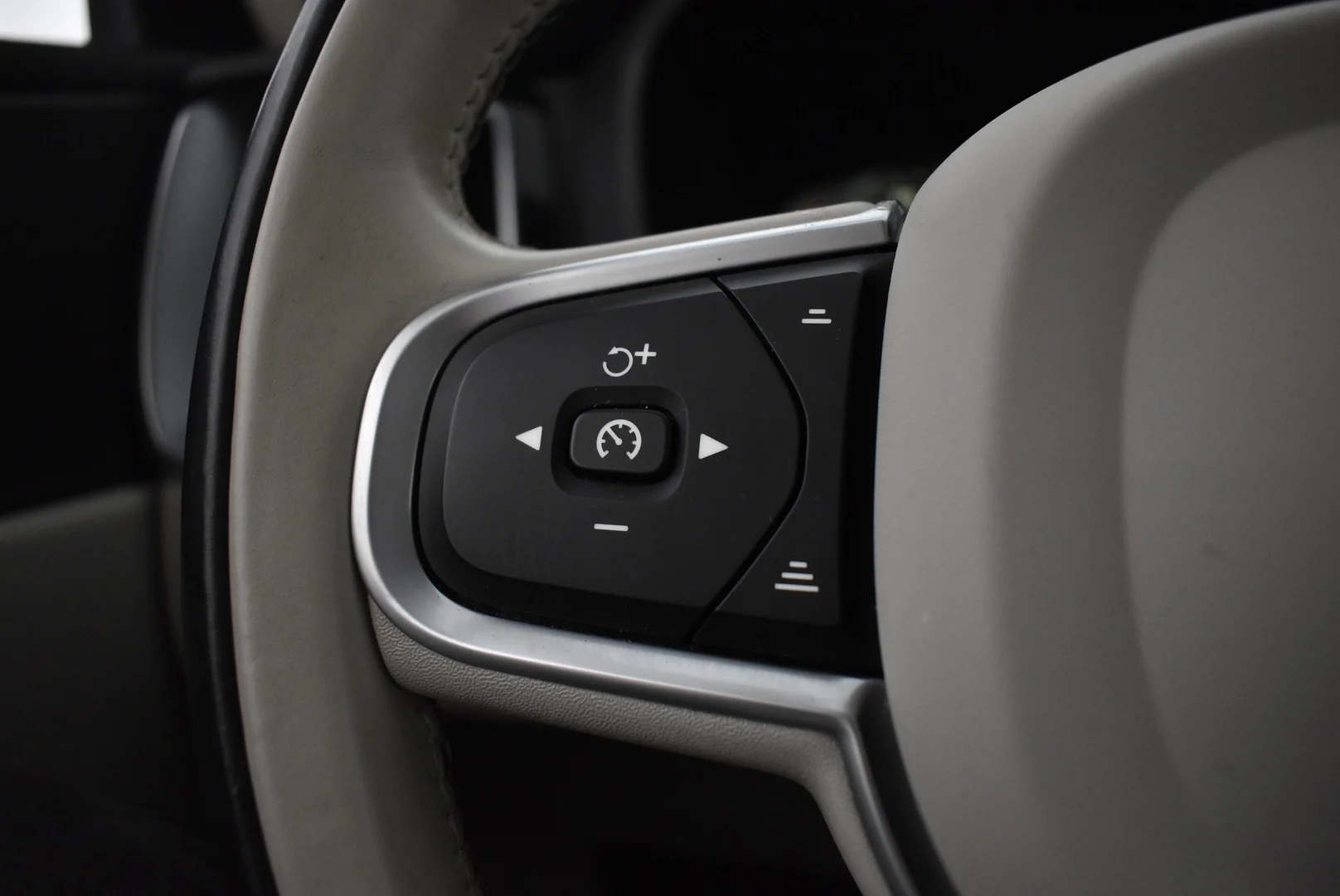 Car Image - 4V9pewDpmqK72xijPb7uMD