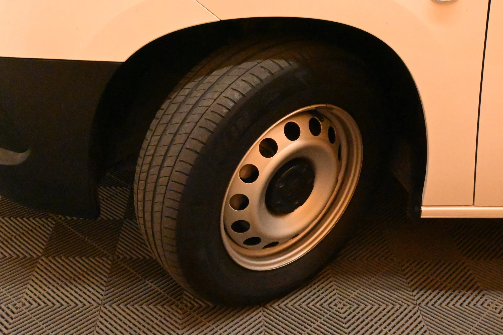 Car Image - wl6fI6B2vvo1b4GtOoTxW