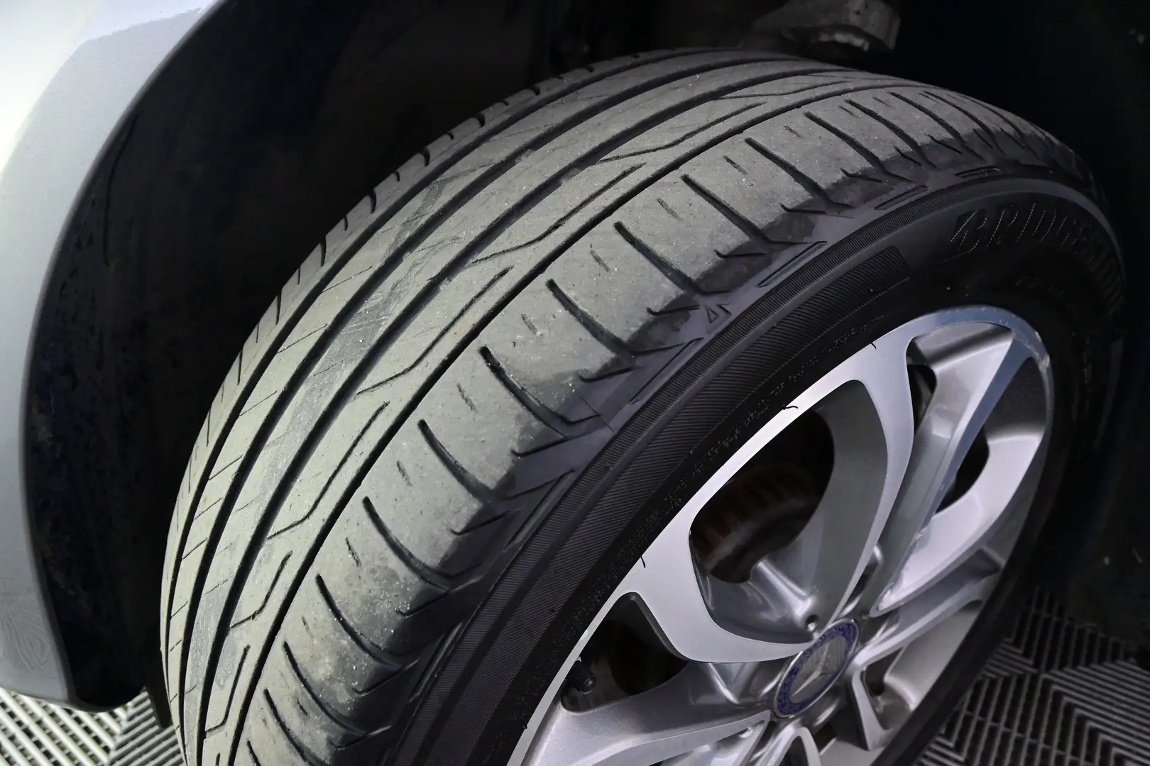Car Image - 3Q1cmYW1wquo21rty4CEox