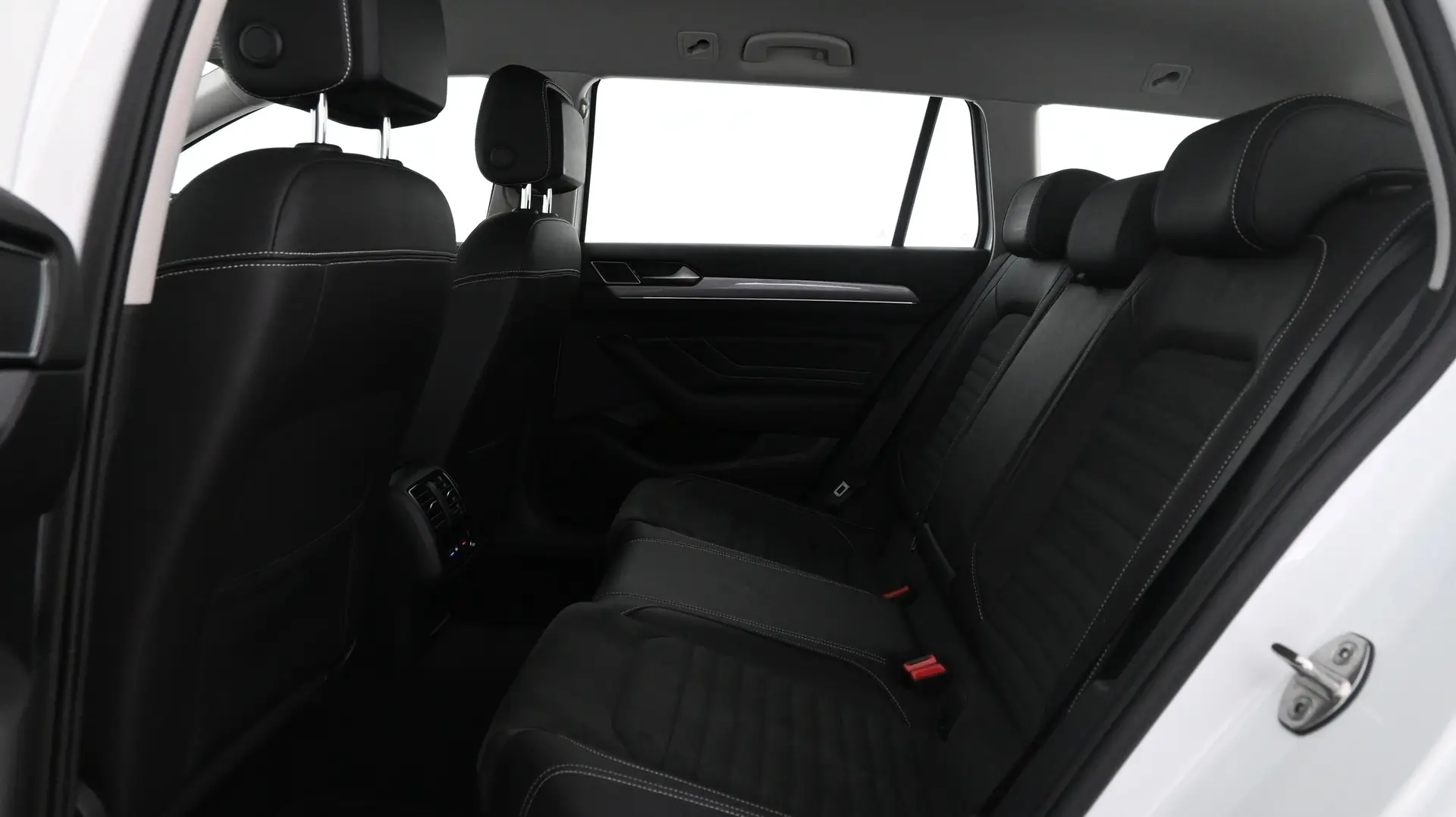 Car Image - 7nvLmgwGLJhF7TlEUOtIes