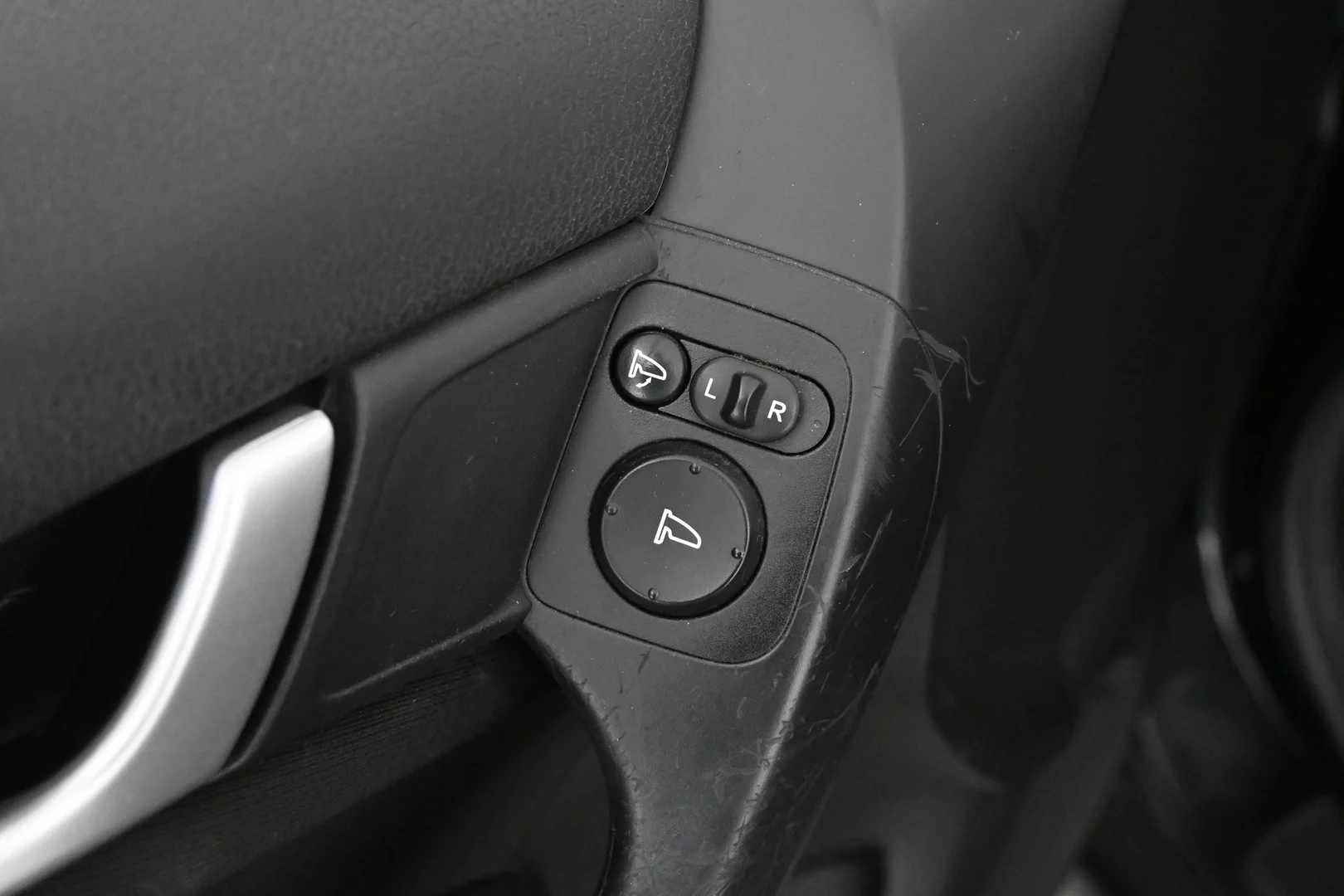 Car Image - 1eaCaY20Fm7yLA5C3eZwJQ