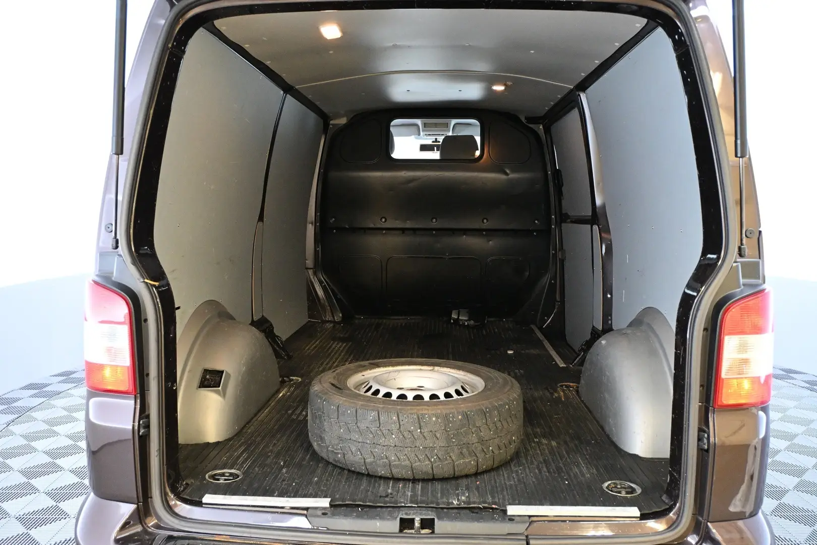 Car Image - 2xtvRw9IgmpbBlDGveDVxz