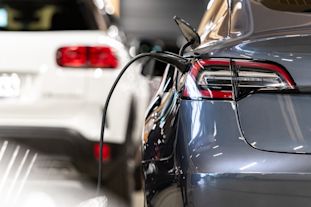 Hybridi vs. plug-in hybridi: Mikä on paras valinta sinulle?