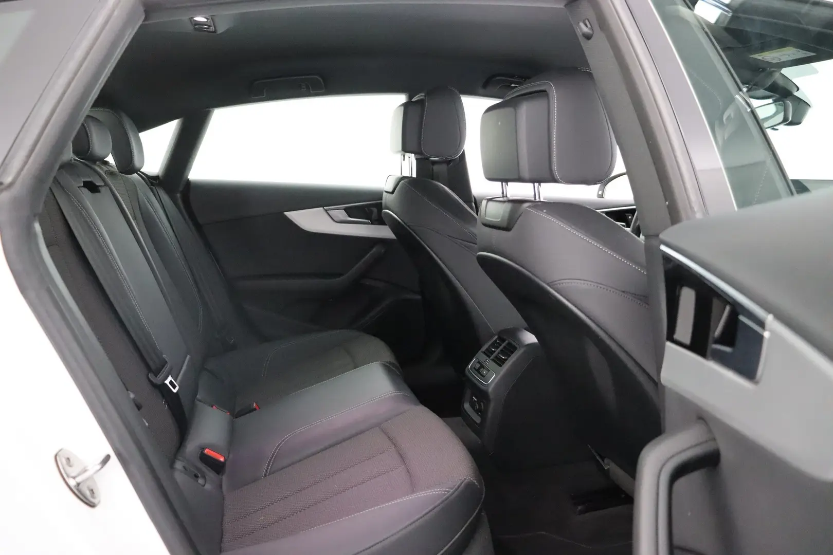 Car Image - 6m4IJN7eb8D6ebcQrba69Q