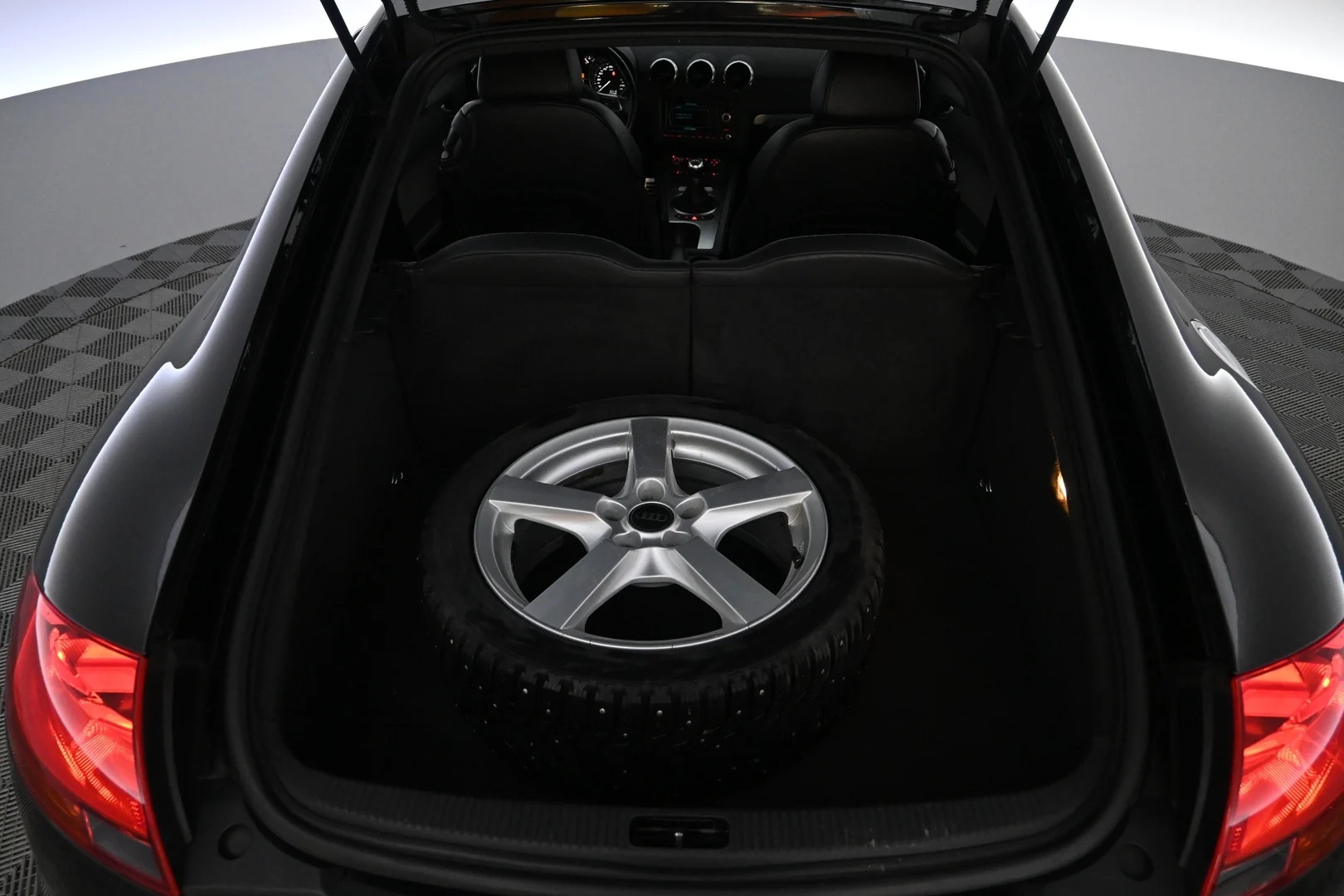 Car Image - 2ssLcPinjsdinJ2e2BcrNG