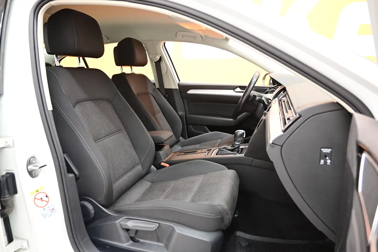 Car Image - 1WRe81Snju16JBDx9x4H1F