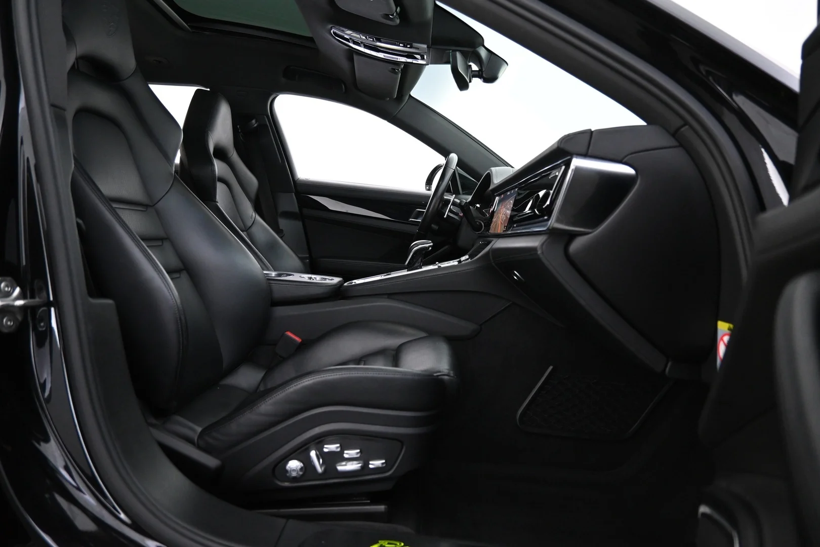 Car Image - 2QdnSHVkoVMx713pyMq5BB