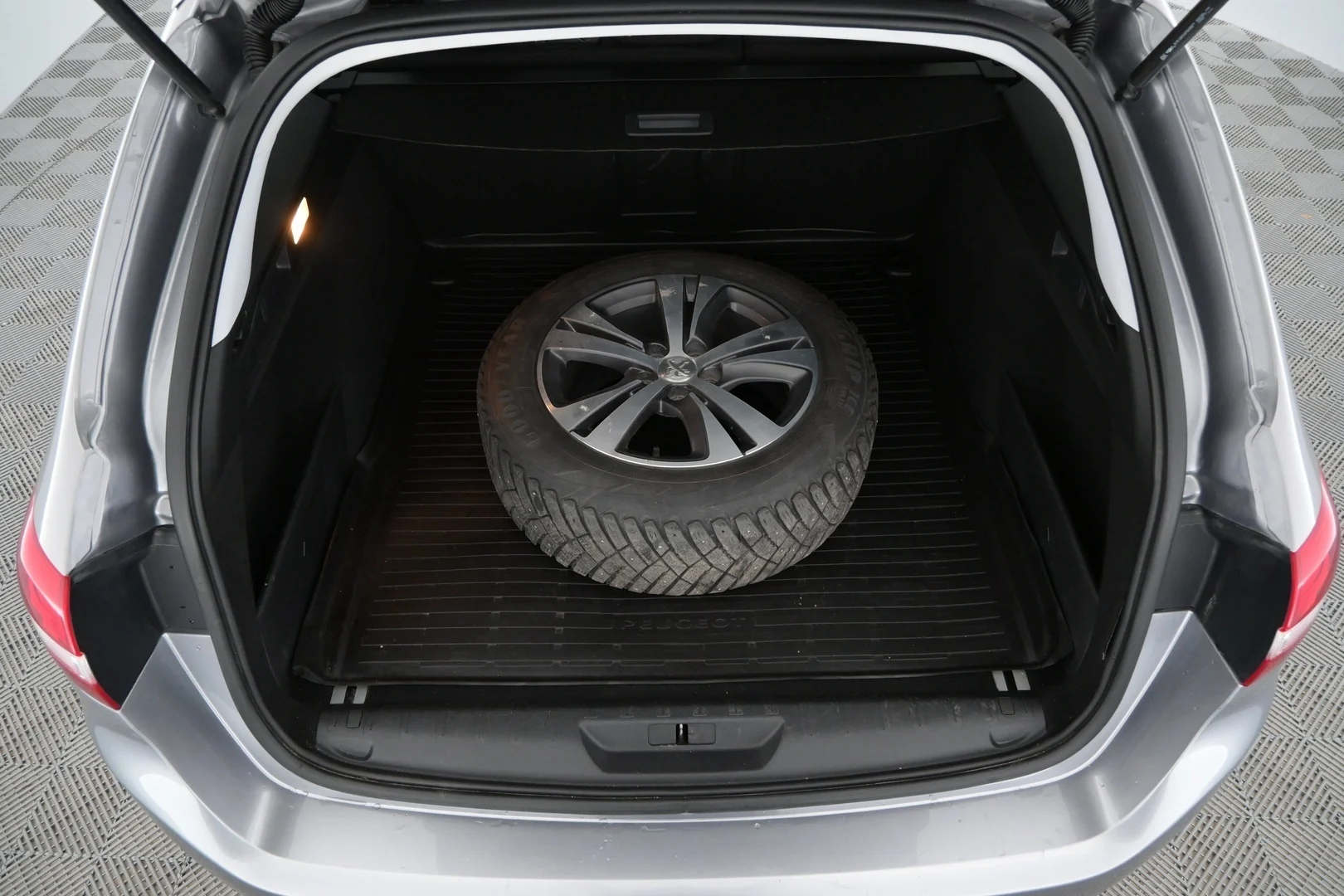 Car Image - 3FdLRCJSnrz0r73YELGZle