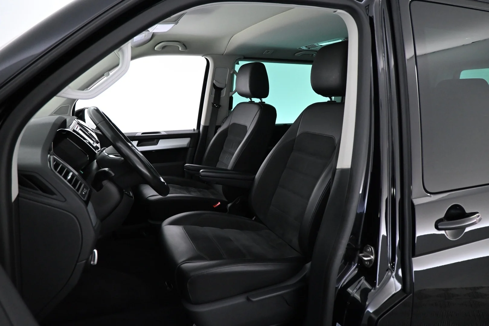 Car Image - 5UDkAVDms5UVT8TkbxlGLM