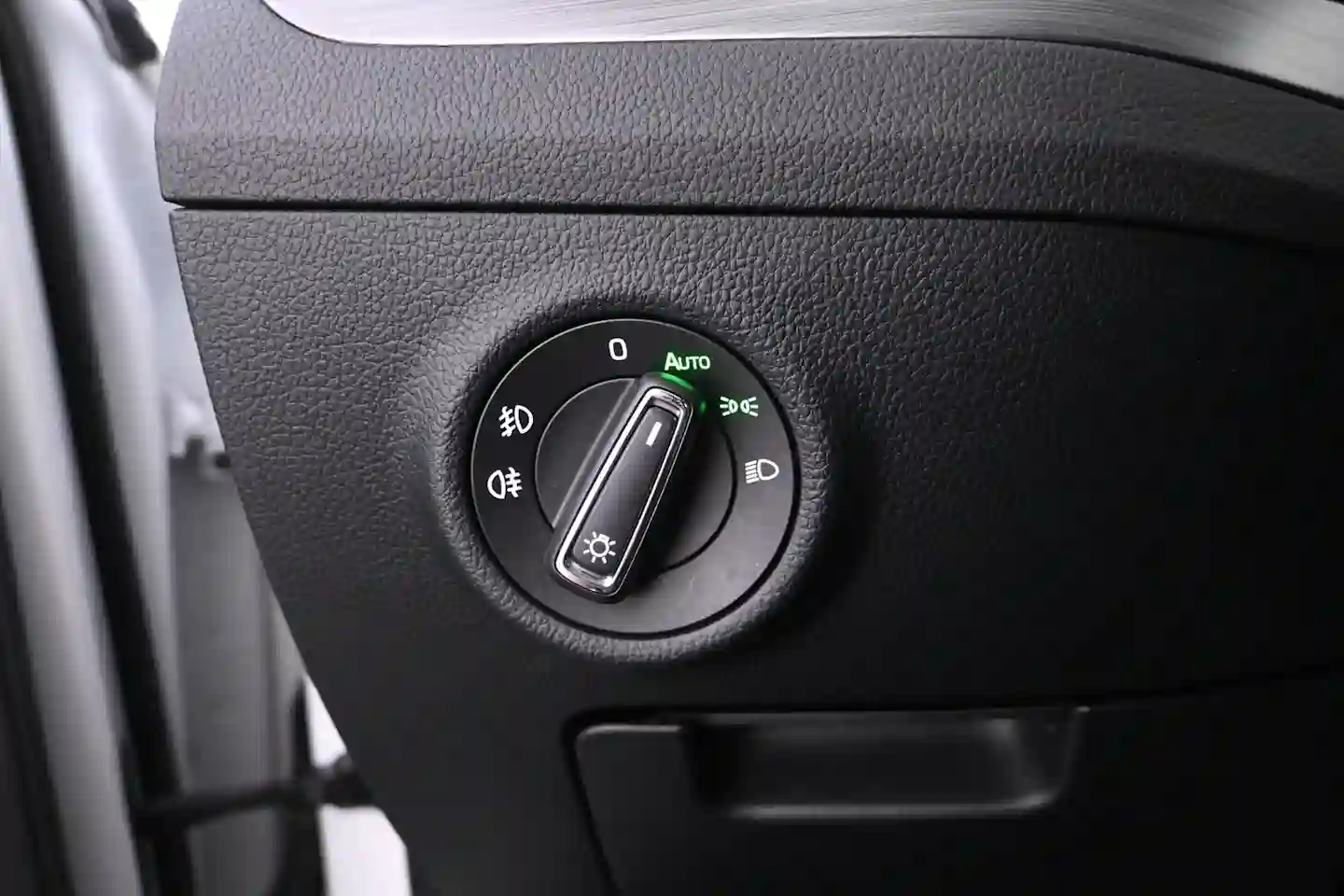 Car Image - 6ZrFRFYFGNBPKJ3rYwrZNL