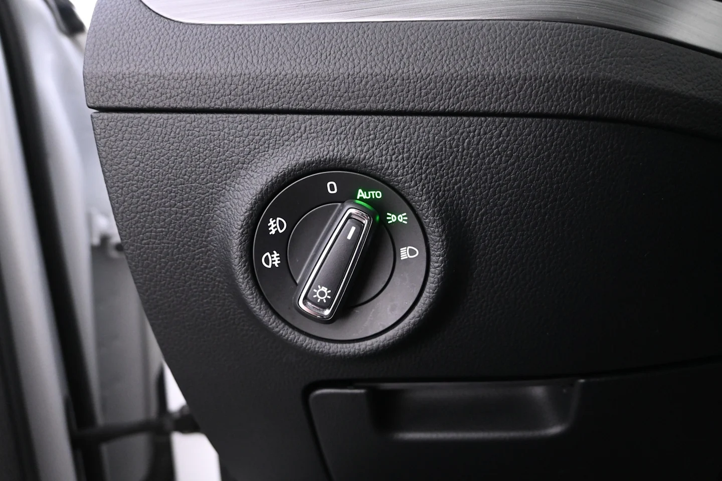 Car Image - 6ZrFRFYFGNBPKJ3rYwrZNL